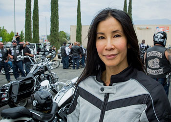 celebrity-lisa-ling-had-lasik-eye-surgery